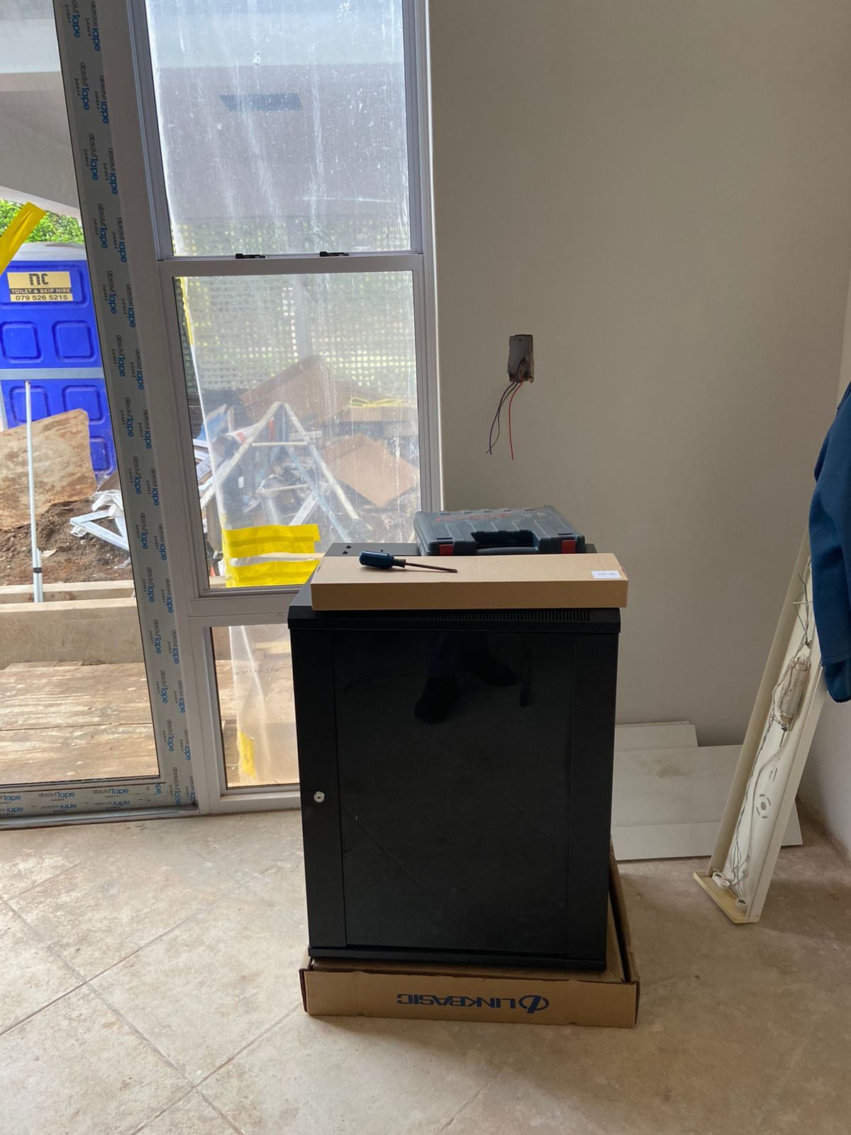 Wall mount cabinet