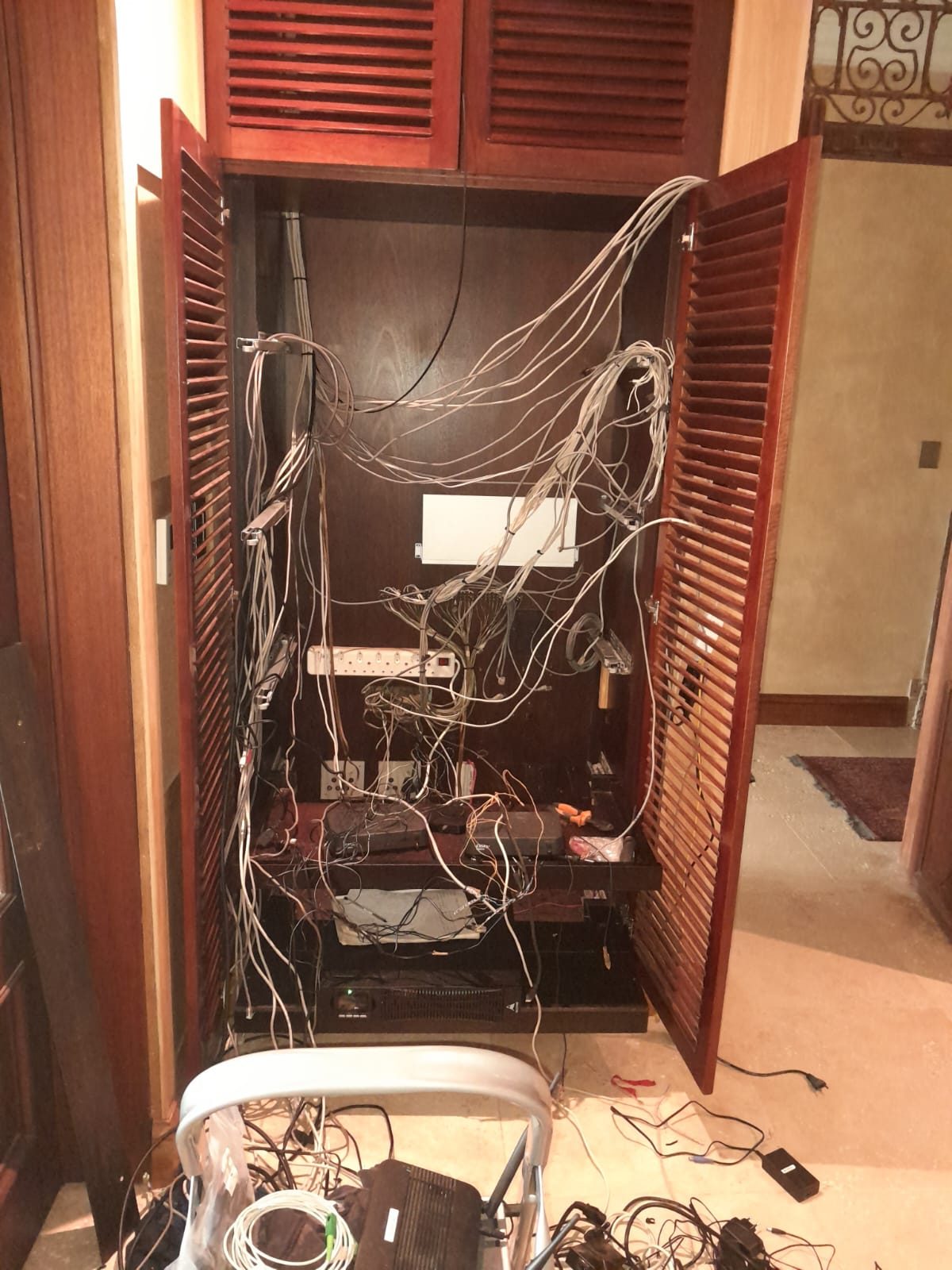 found in the wild series!! cleaning up a 12 year old AV cabinet virginia house before photo